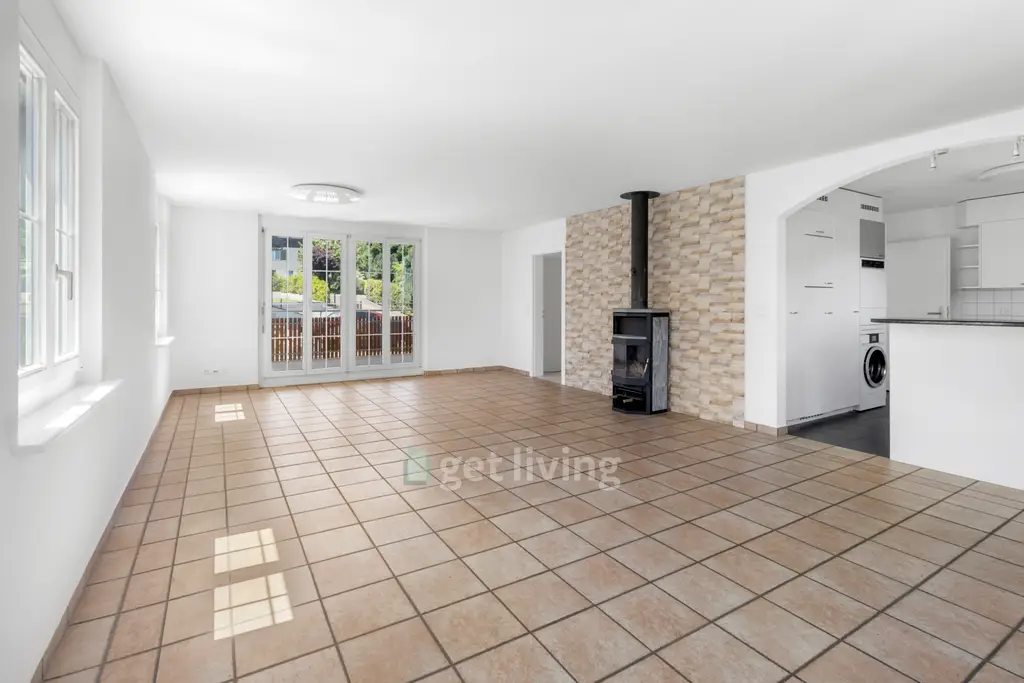 FREISTEHENDES EINFAMILIENHAUS MIT POOL (STEUERFUSS 90 %)&#8211;SINGLE-FAMILY HOUSE WITH POOL (TAX RATE 90%)