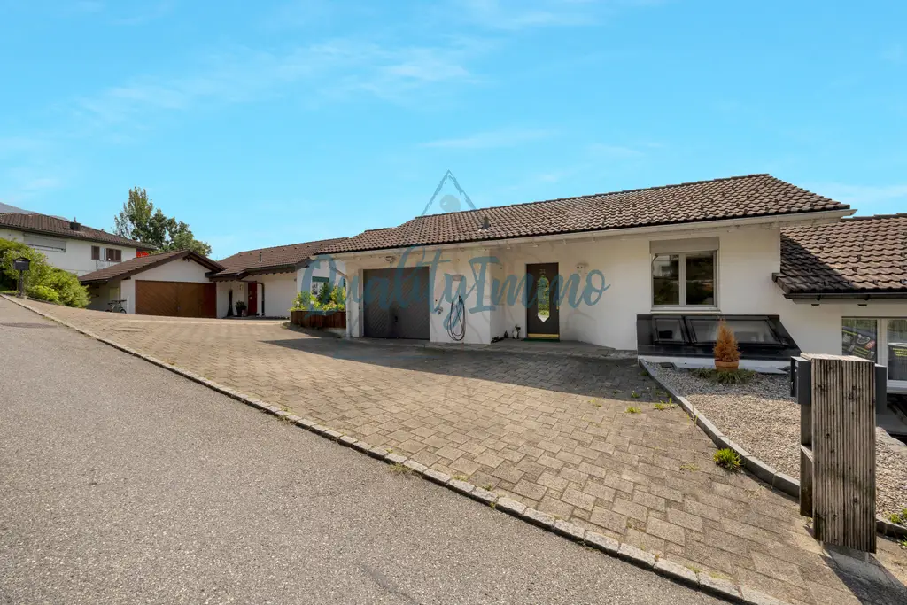 Stilvolles 5.5-Zimmer-Doppel-Einfamilienhaus mit atemberaubender Aussicht und traumhaften Terrassen in Kaltbrunn