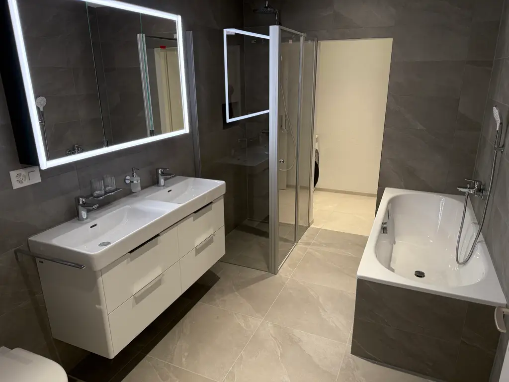 Neubau-Erstbezug &#8211; mit grossem Garten &#8211; Innenausbau selber bestimmen!