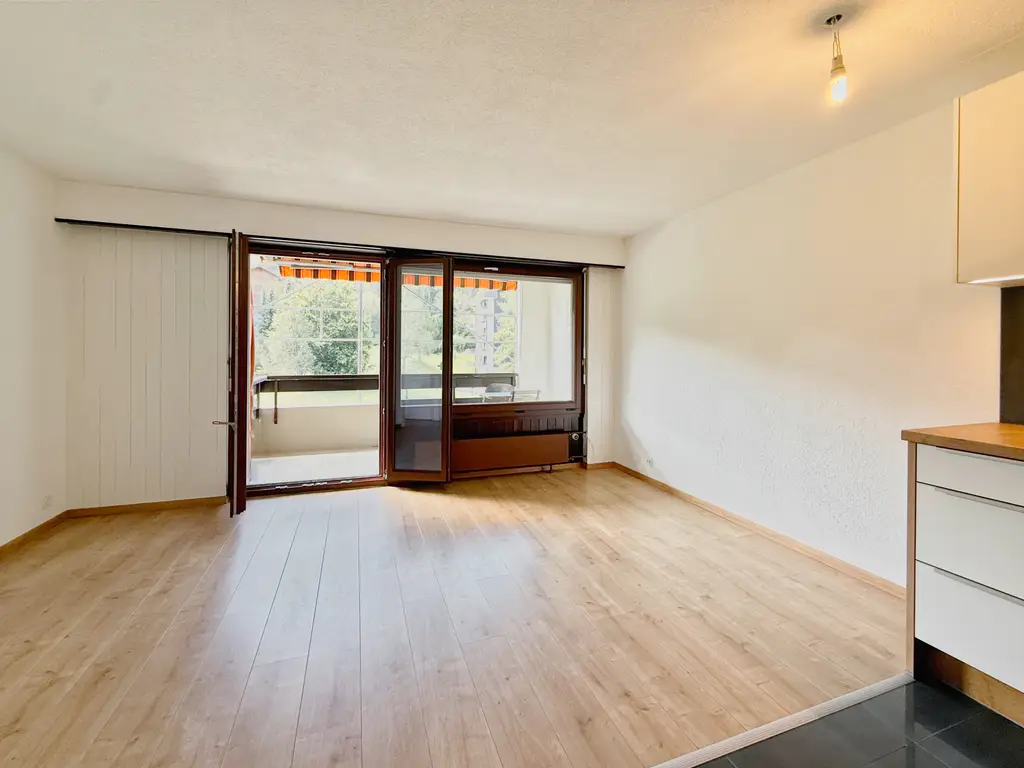 A louer: Charmant 2,5 pièces avec balcon Aux Paccots &#8211;