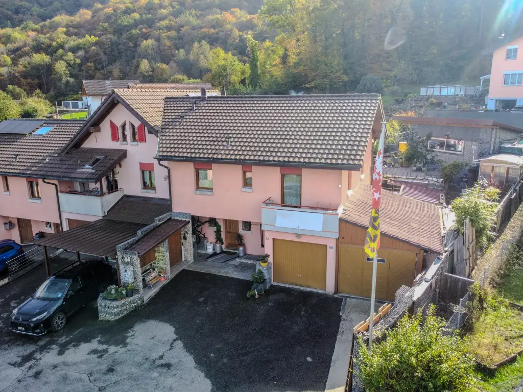Villa familiale contiguë à Muraz