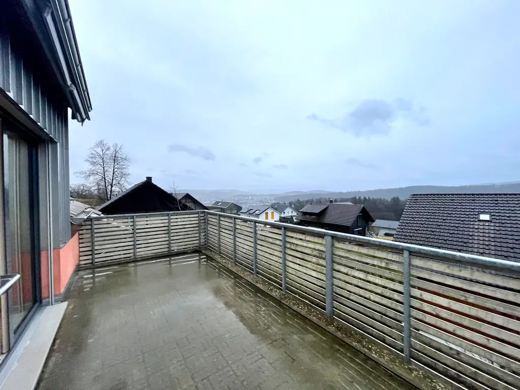 Tolle Weitsicht mit Balkon und Lift