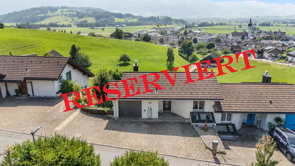 Stilvolles 5.5-Zimmer-Doppel-Einfamilienhaus mit atemberaubender Aussicht und traumhaften Terrassen in Kaltbrunn