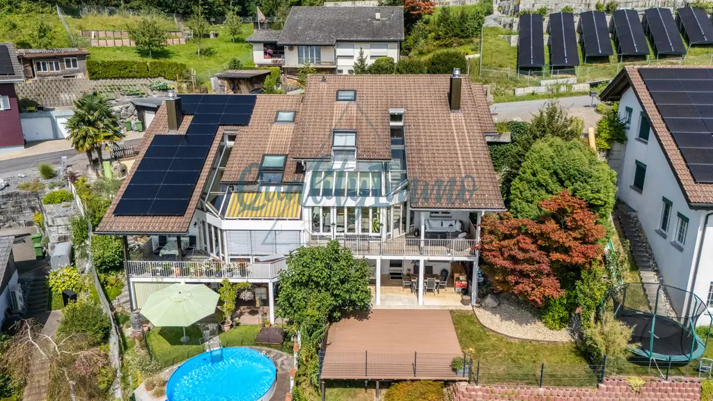 Stilvolles 5.5-Zimmer-Doppel-Einfamilienhaus mit atemberaubender Aussicht und traumhaften Terrassen in Kaltbrunn
