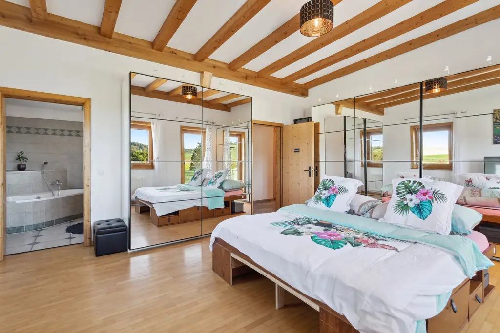 Superbe appartement de 5 p, de plain-pied, avec terrasse et jardin privés, à vendre