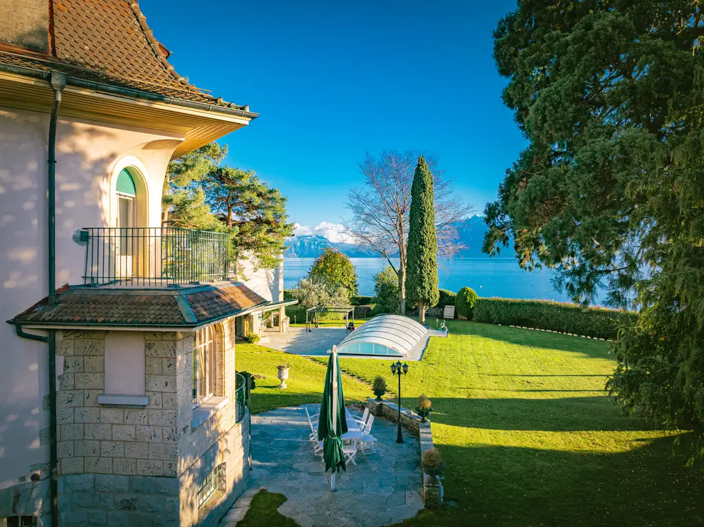 Magnifique villa de charme en première ligne du lac