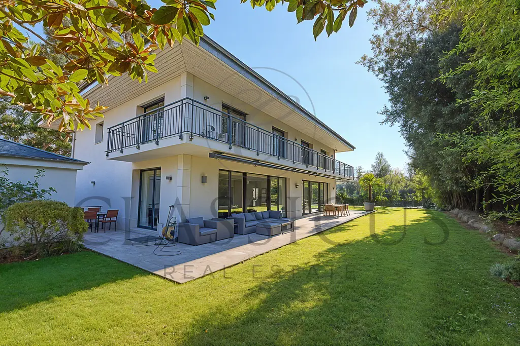 Villa contemporaine de prestige avec piscine