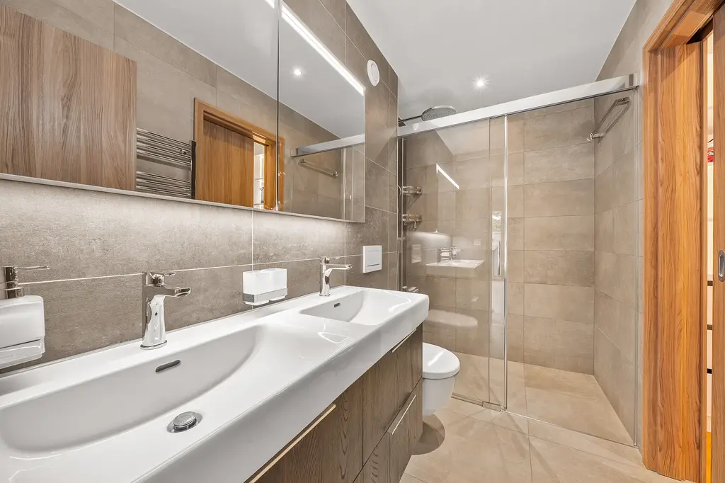 Appartement contemporain avec jardin privatif