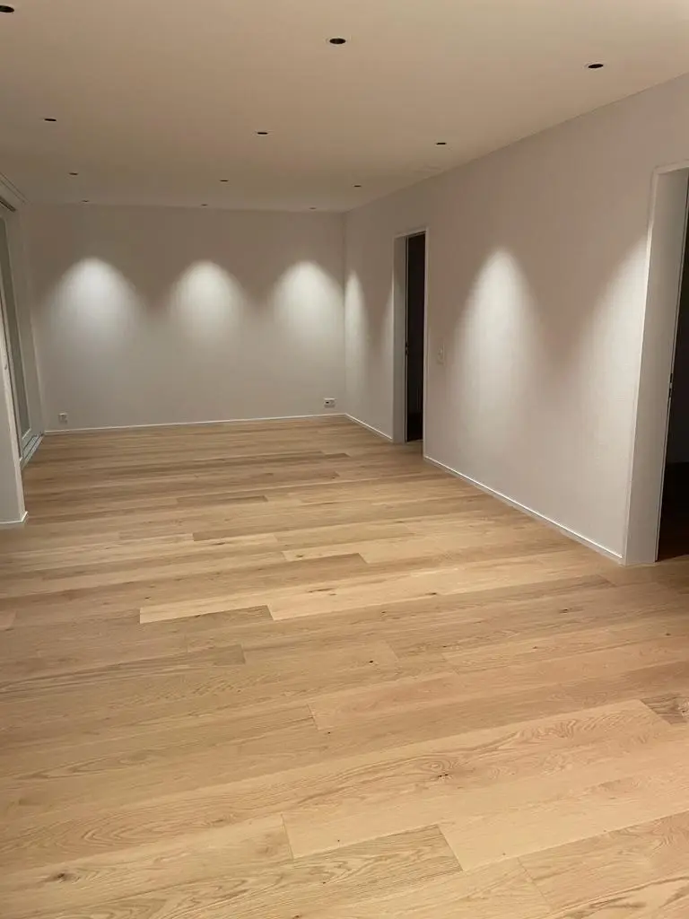 Exklusive neuwertige Wohnung mit Loggia