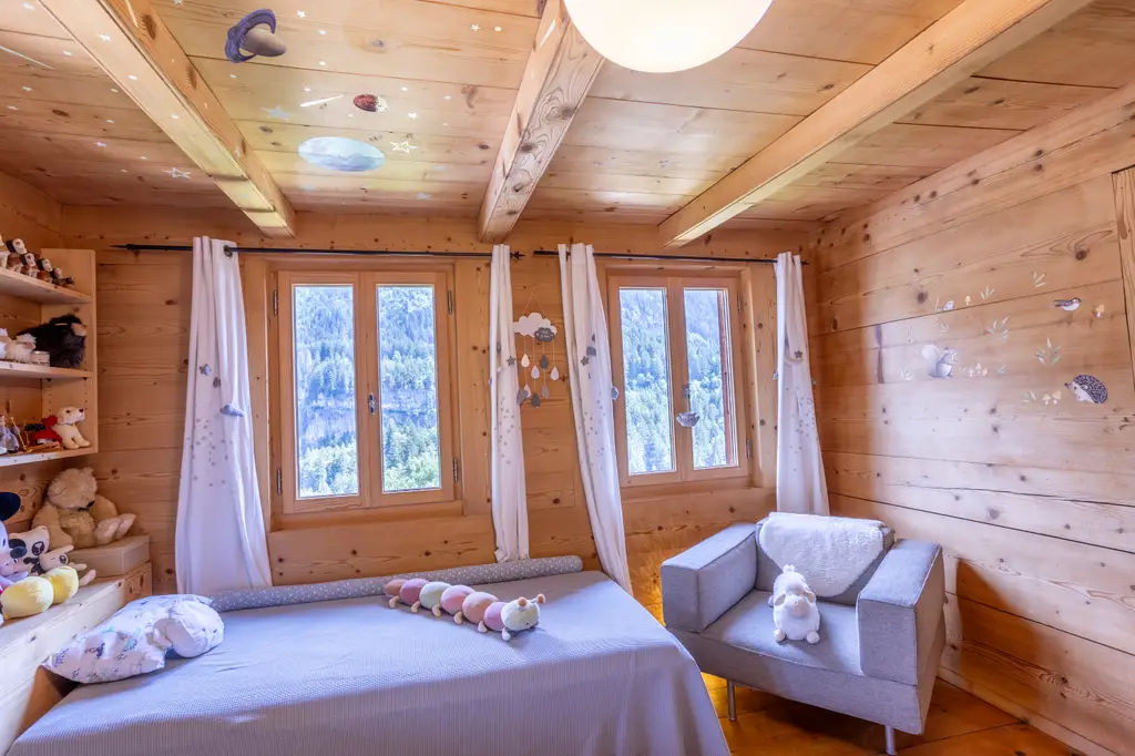 Chalet de 16 pièces : joyau au pied des Dents du Midi !