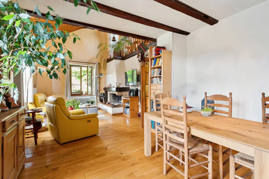 Cachet et exclusivité: magnifique appartement duplex de 6,5 pièces avec jardin et terrasses privés