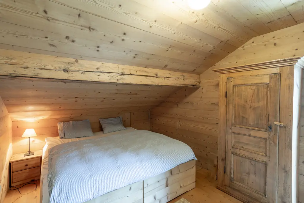Chalet de 16 pièces : joyau au pied des Dents du Midi !