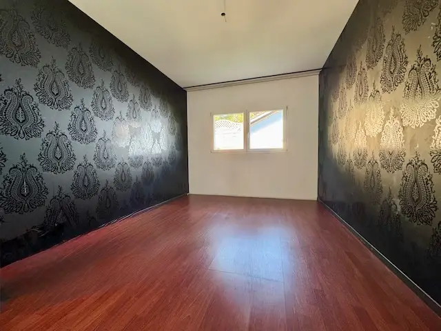 Deux logements sous le même toit – 6 pièces en duplex + 3 pièces – Terrasses, couvert à voitures –