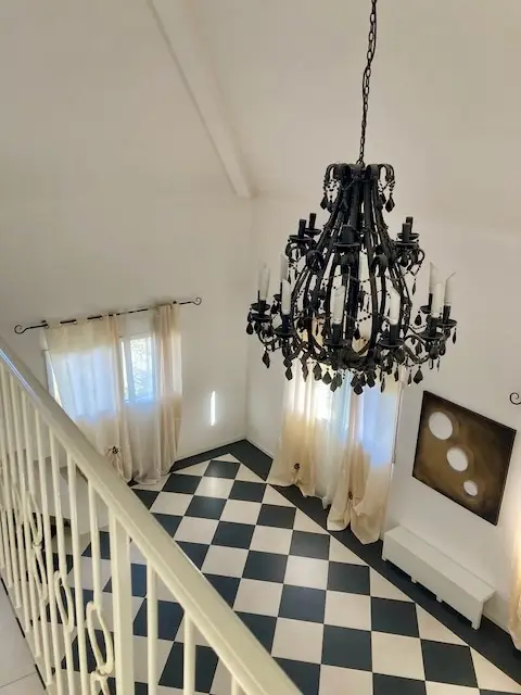 Deux logements sous le même toit – 6 pièces en duplex + 3 pièces – Terrasses, couvert à voitures –