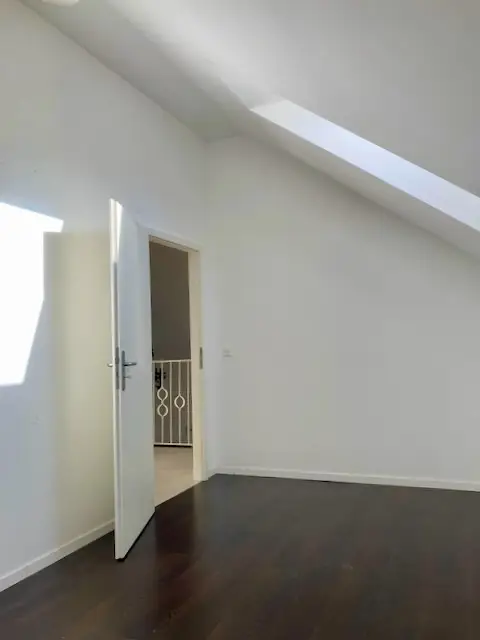 Deux logements sous le même toit – 6 pièces en duplex + 3 pièces – Terrasses, couvert à voitures –