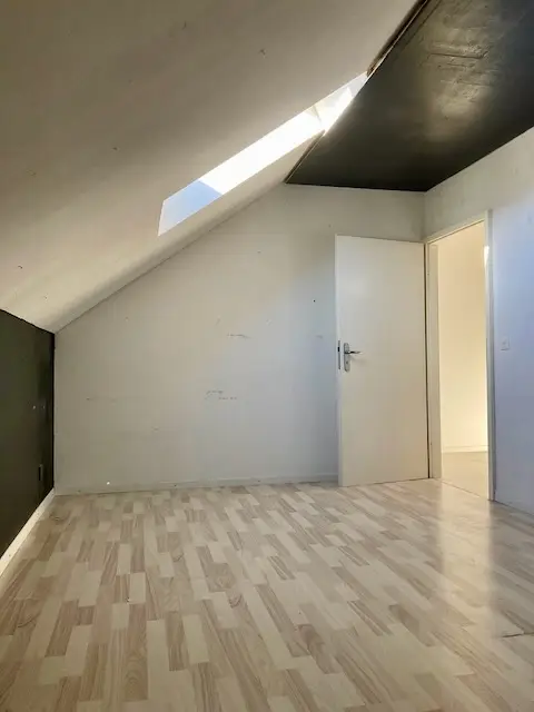Deux logements sous le même toit – 6 pièces en duplex + 3 pièces – Terrasses, couvert à voitures –