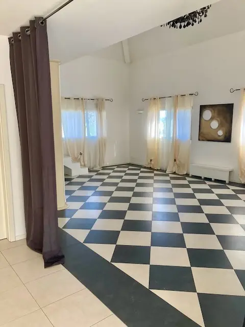 Deux logements sous le même toit – 6 pièces en duplex + 3 pièces – Terrasses, couvert à voitures –