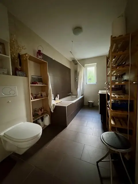 Deux logements sous le même toit – 6 pièces en duplex + 3 pièces – Terrasses, couvert à voitures –