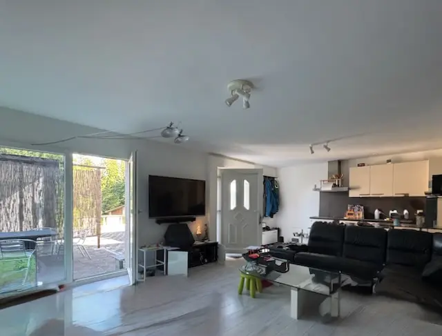 Deux logements sous le même toit – 6 pièces en duplex + 3 pièces – Terrasses, couvert à voitures –