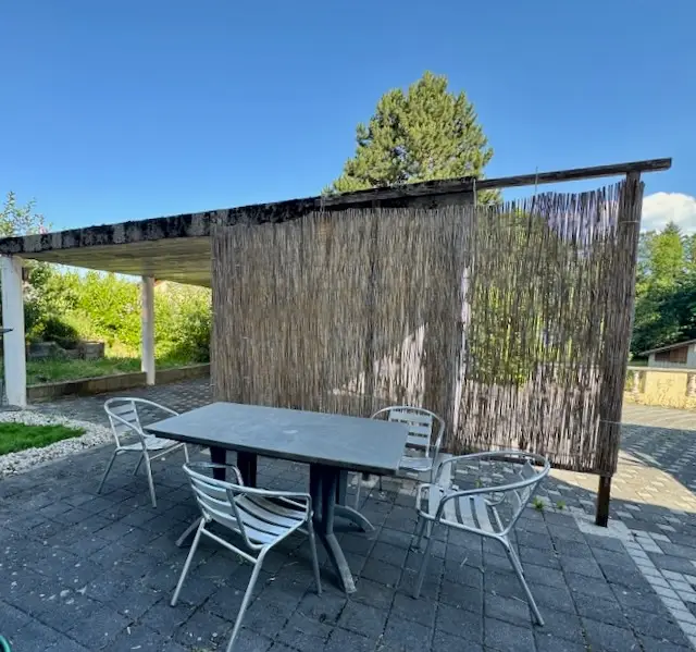 Deux logements sous le même toit – 6 pièces en duplex + 3 pièces – Terrasses, couvert à voitures –