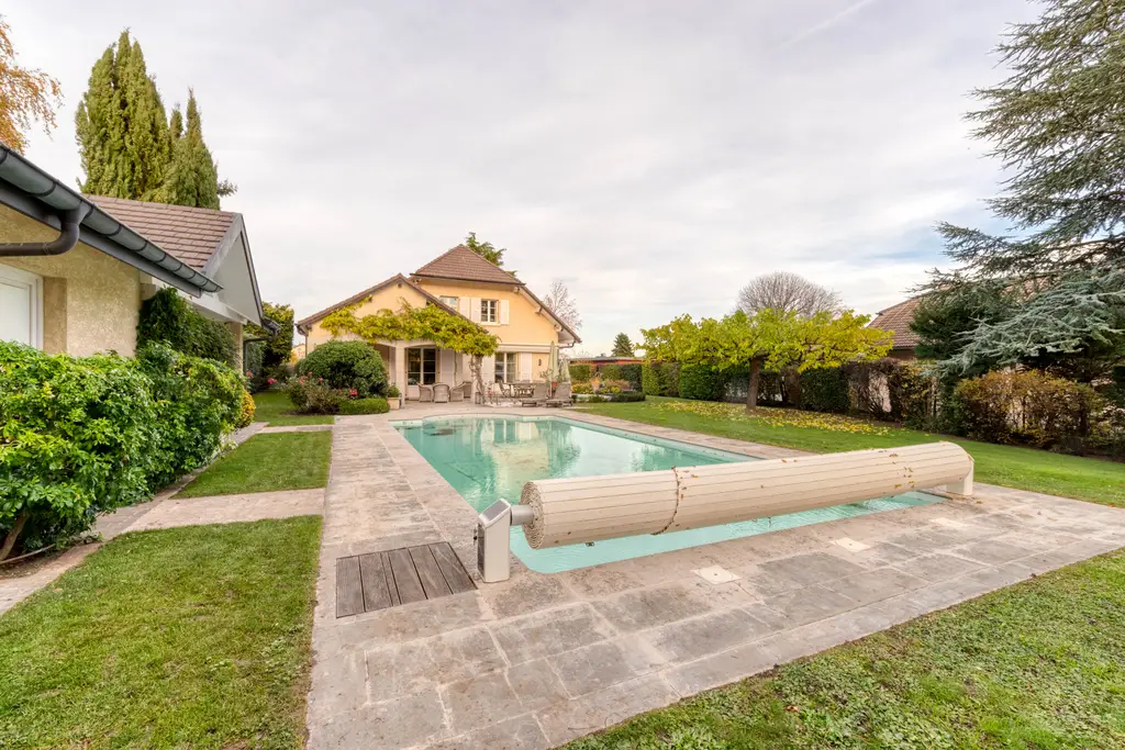 Magnifique villa de standing avec piscine et jardin paysager sur les hauteurs de Thoiry