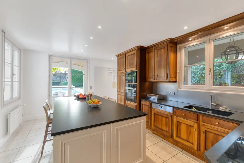 Magnifique villa de standing avec piscine et jardin paysager sur les hauteurs de Thoiry