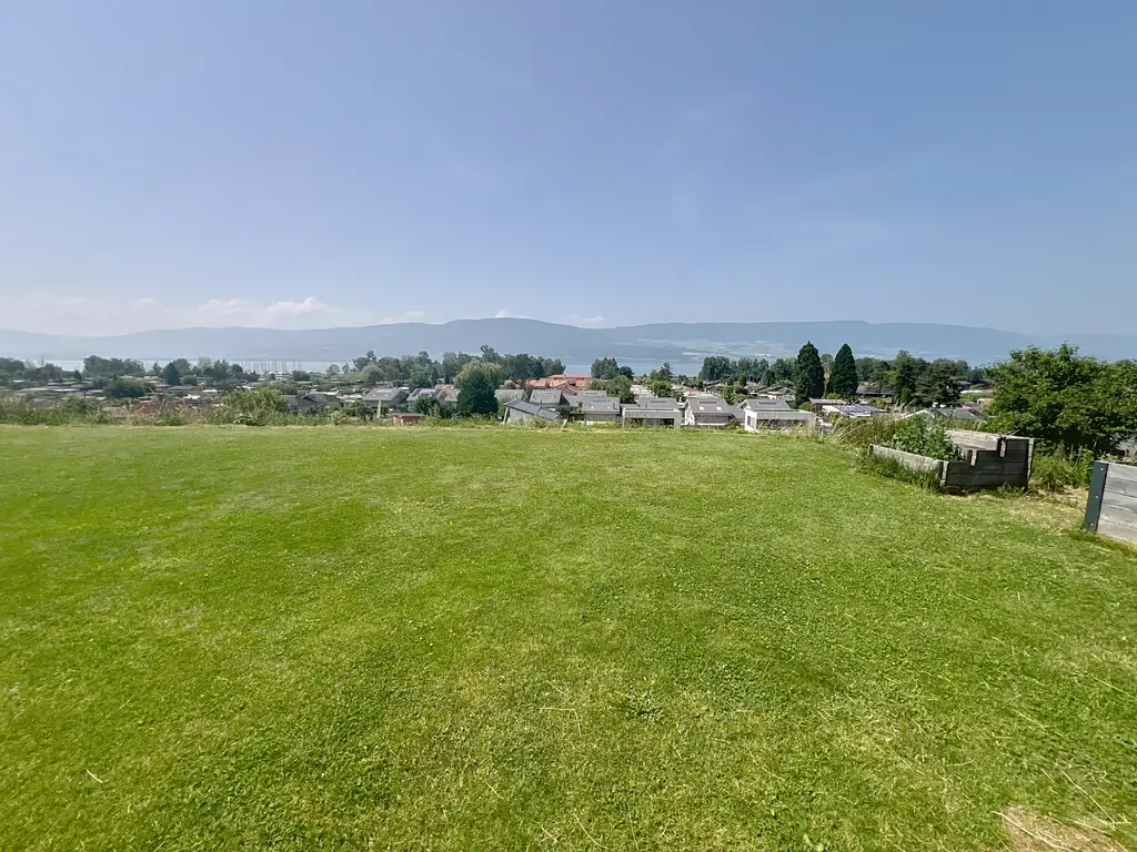 Local (transformable en appartement) avec vue sur le lac de Neuchâtel