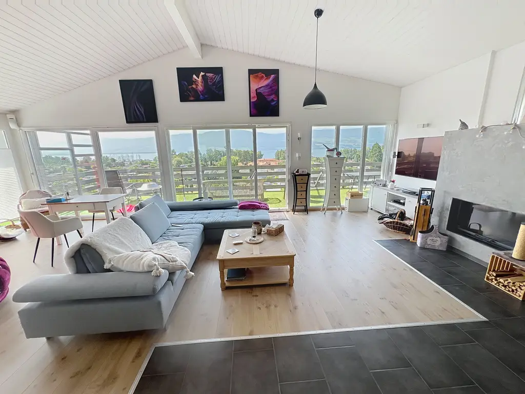 Avec grand jardin, piscine et Vue imprenable sur le Lac