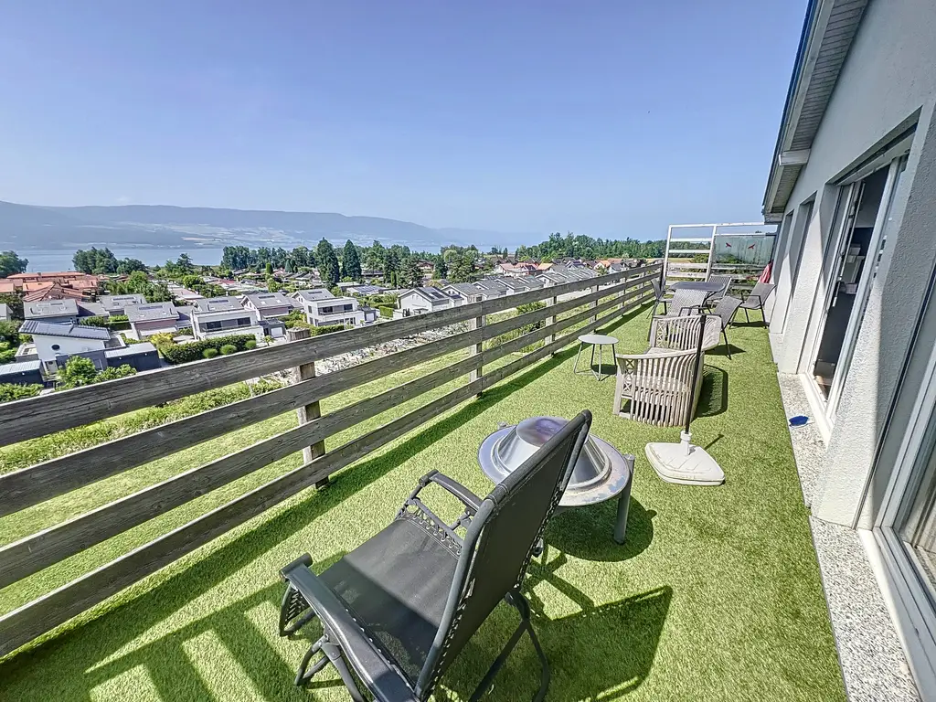 Avec grand jardin, piscine et Vue imprenable sur le Lac