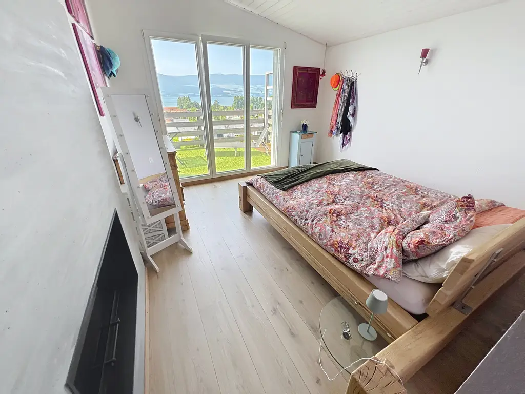 Avec grand jardin, piscine et Vue imprenable sur le Lac