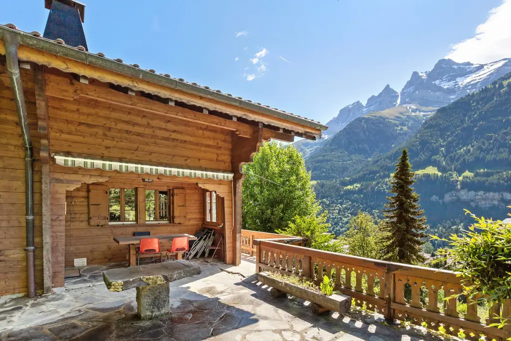 Charmant chalet de 9 pièces au cœur du village à Champéry !