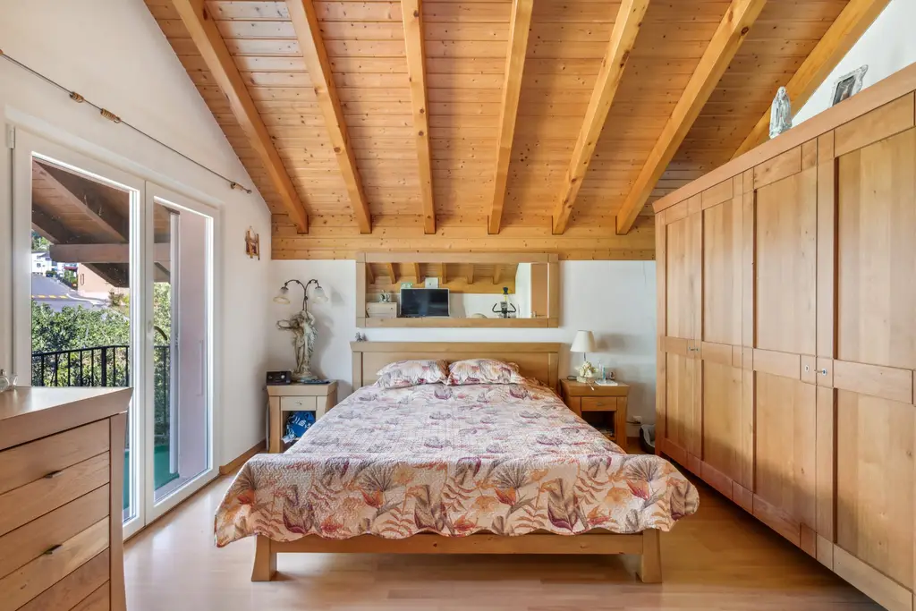 RESERVE &#8211; Charmante villa de 5,5 pièces jumelée par les garages