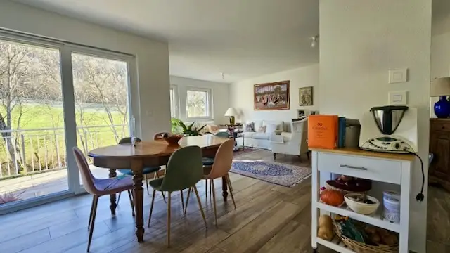 Villa mitoyenne située dans un agréable quartier prisé de Fleurier