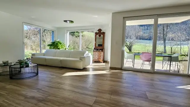 Villa mitoyenne située dans un agréable quartier prisé de Fleurier