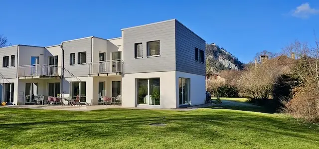 Villa mitoyenne située dans un agréable quartier prisé de Fleurier