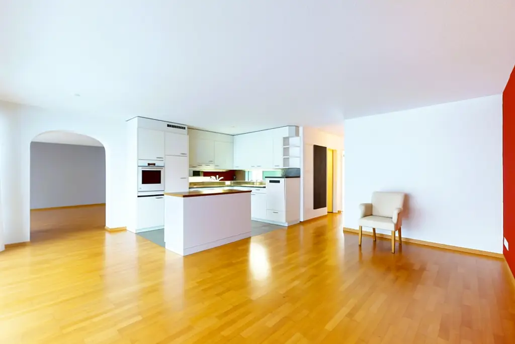 Helle und moderne 4.5-Zimmer-Hochparterrewohnung nahe Aarau