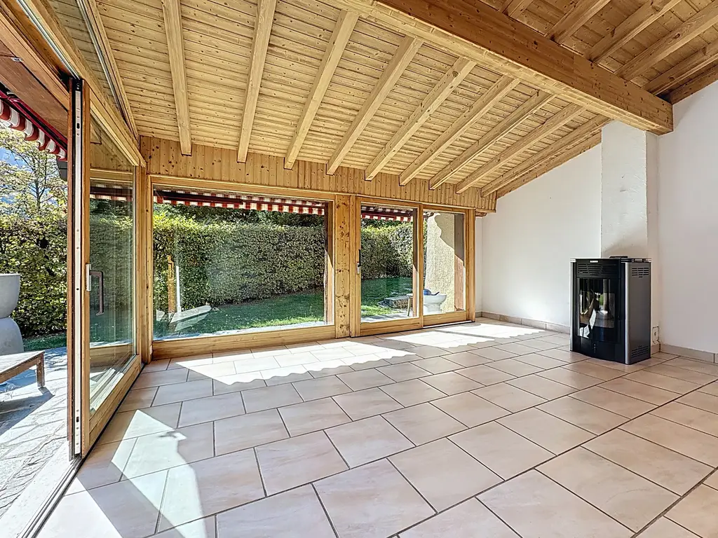 Là où le silence rencontre la vue : propriété unique sur les hauts de Chamoson
