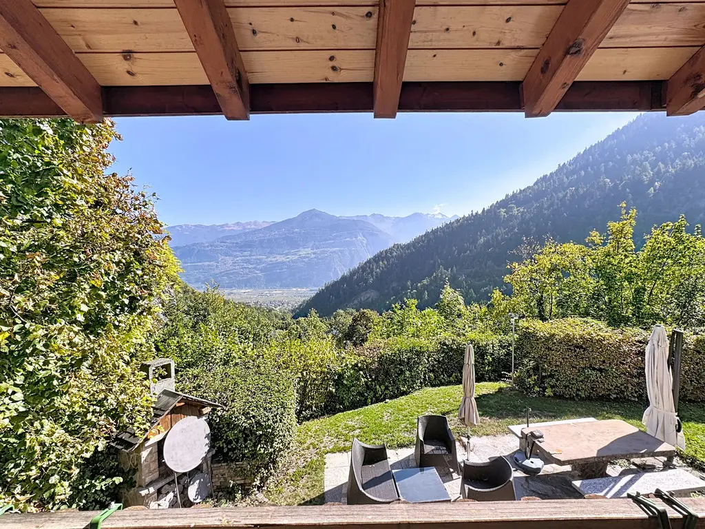 Là où le silence rencontre la vue : propriété unique sur les hauts de Chamoson