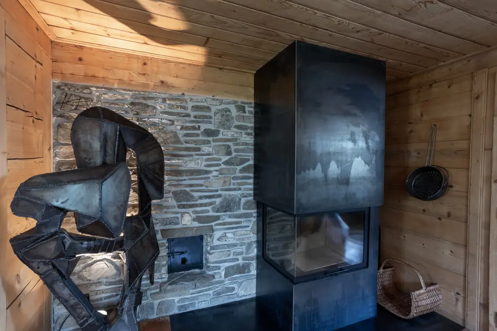 Chalet de 16 pièces : joyau au pied des Dents du Midi !