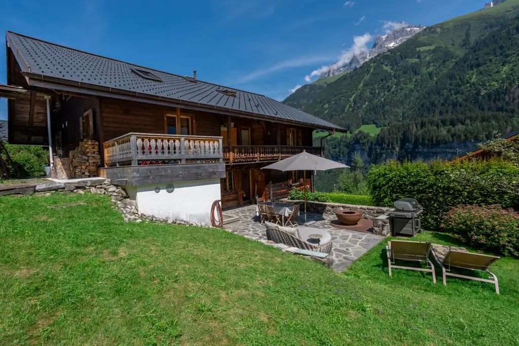 Chalet de 16 pièces : joyau au pied des Dents du Midi !
