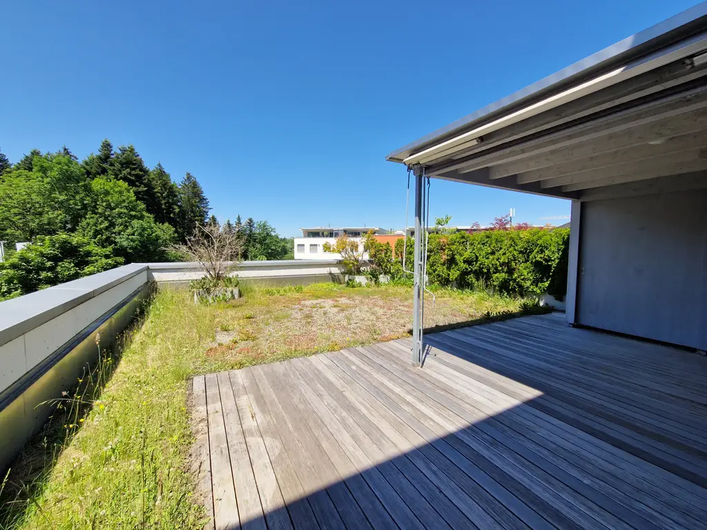 Lichtdurchflutet mit Lift und grosser Terrasse