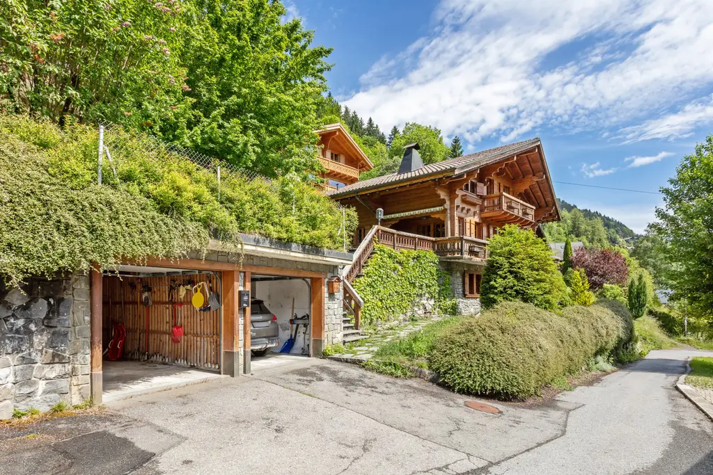 Charmant chalet de 9 pièces au cœur du village à Champéry !