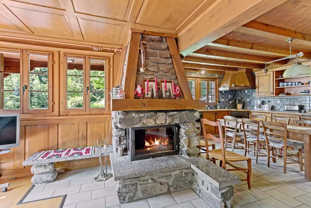 Charmant chalet de 9 pièces au cœur du village à Champéry !