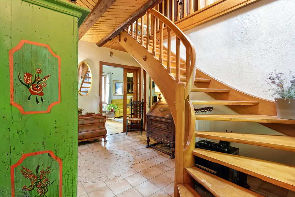 Cachet et exclusivité: magnifique appartement duplex de 6,5 pièces avec jardin et terrasses privés