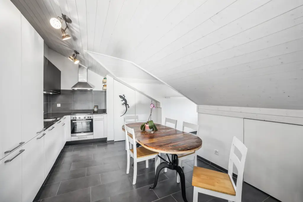 Nouveau sur le marché: superbe 2,5 p avec balcon, à la campagne