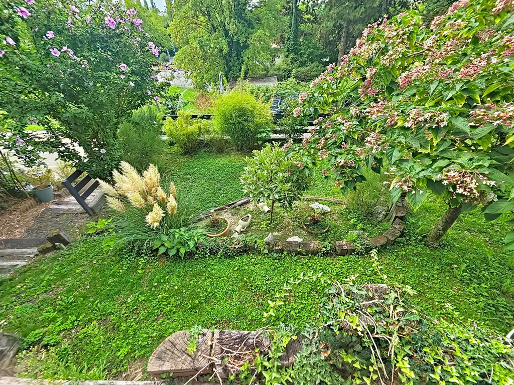 Maison indépendante de caractère avec jardin, studio et potentiel locatif