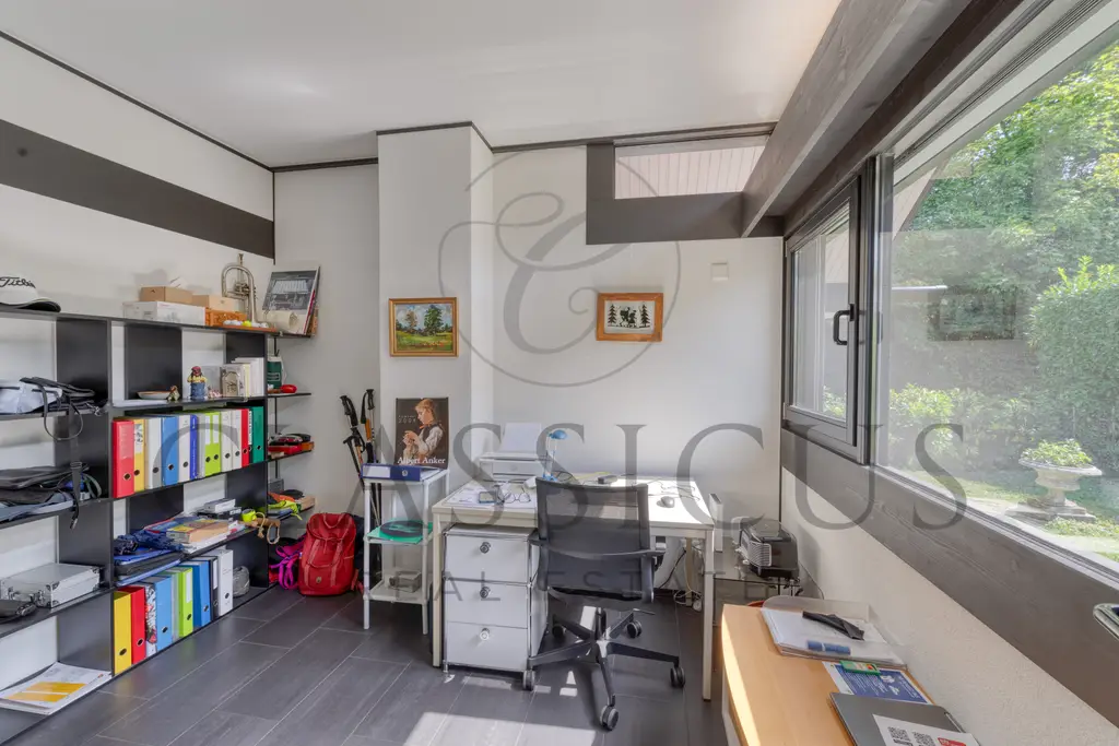 Villa lumineuse et moderne avec jardin arboré, à lisière du Golf de Genève