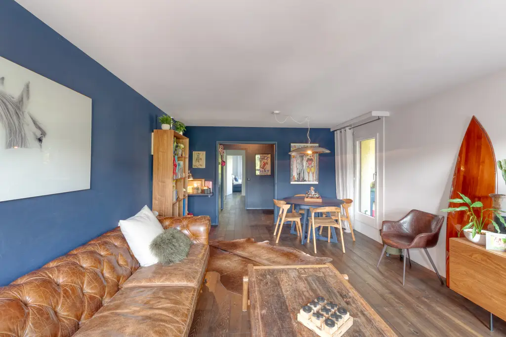 Appartement traversant rénové de 4 pièces avec deux balcons
