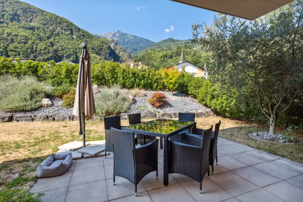 RESERVE &#8211; Charmante villa de 5,5 pièces jumelée par les garages