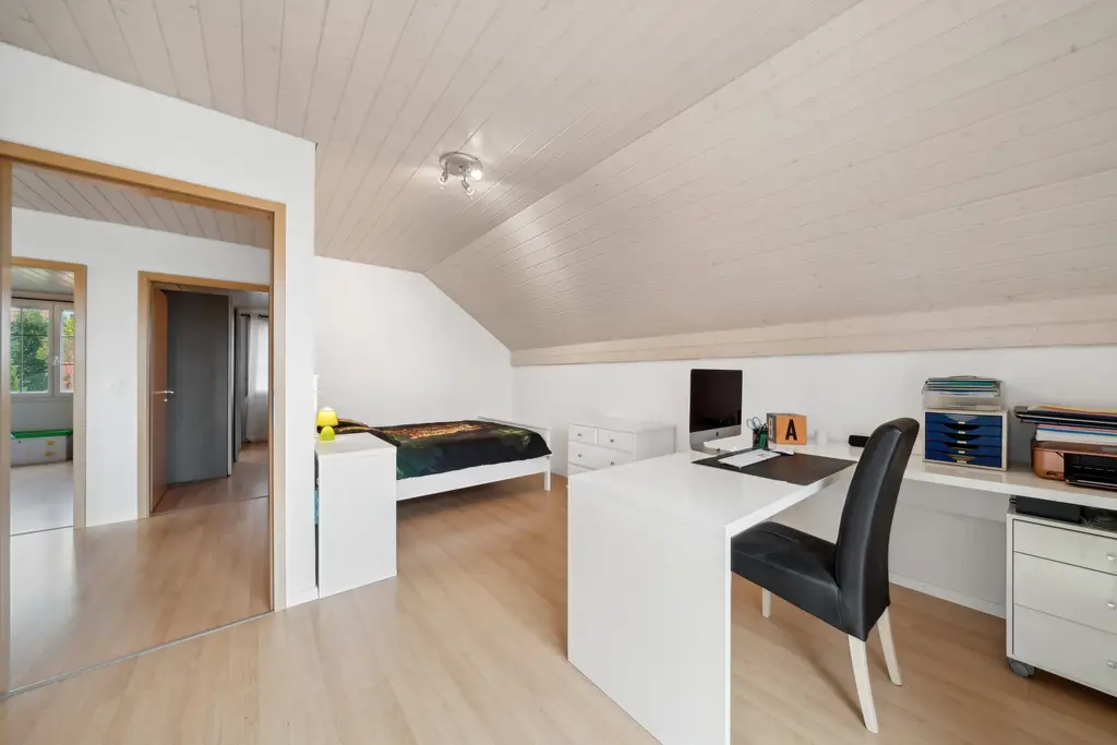 Coup de coeur pour cette magnifique maison individuelle de 5,5 pièces dans un quartier résidentiel prisé, grand jardin (parcelle de 1013 m2)
